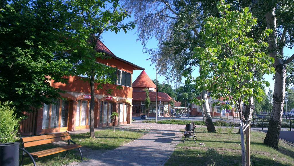 Silver Park Vendégház Berettyóújfalu Exterior foto